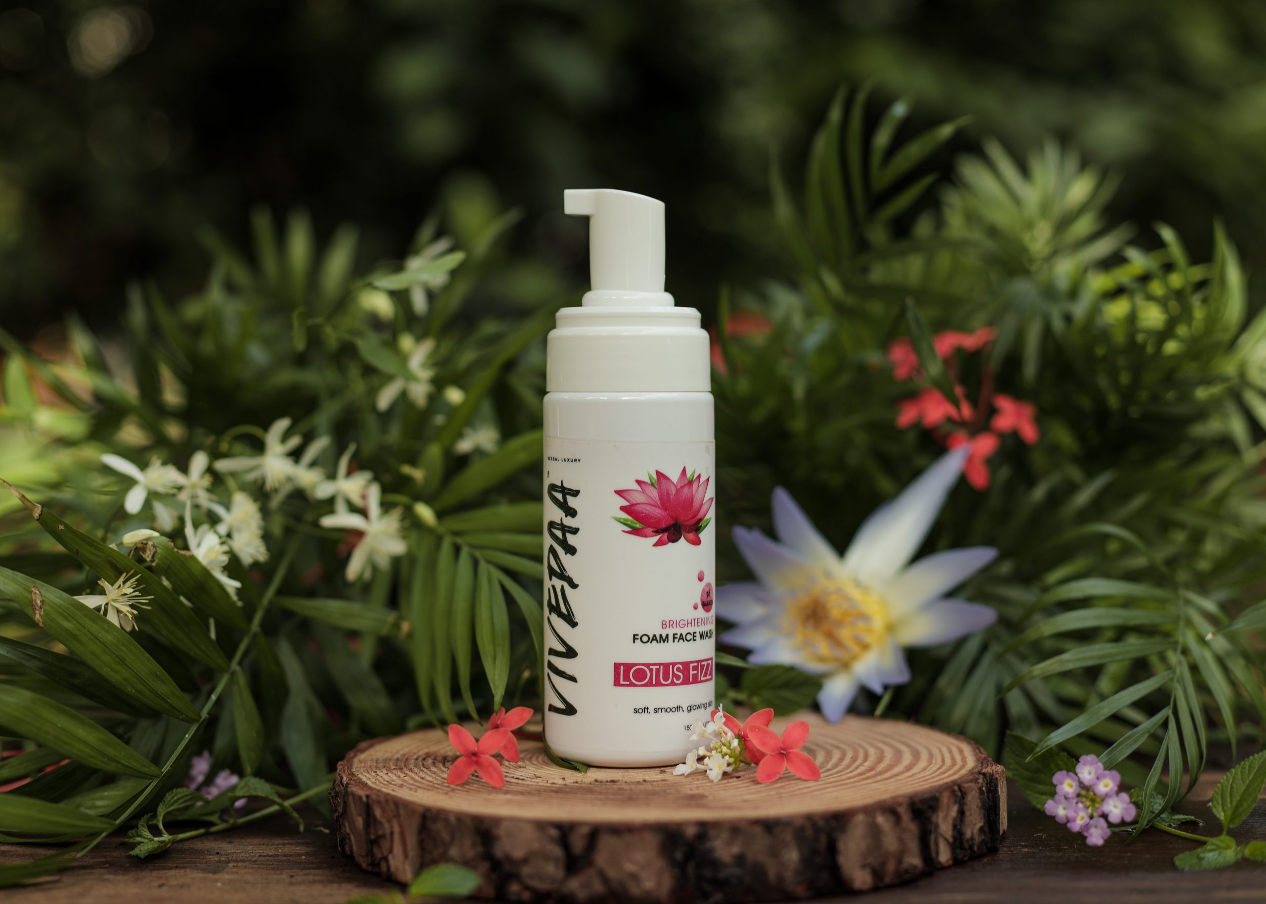 Lotus Foam Face Wash From Vivedaa