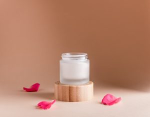 A face crean with rose extract & rose petals